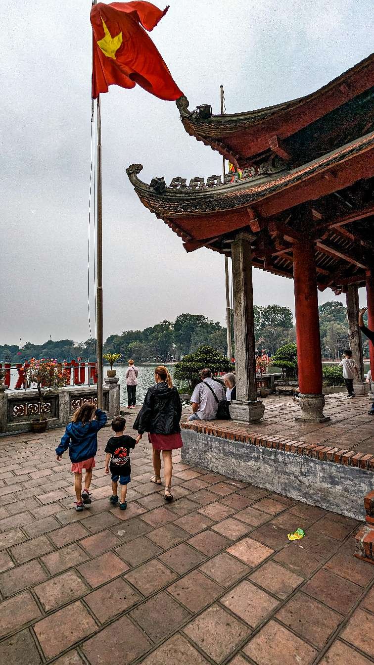 Hanoi puente japones templo(Vietnam)